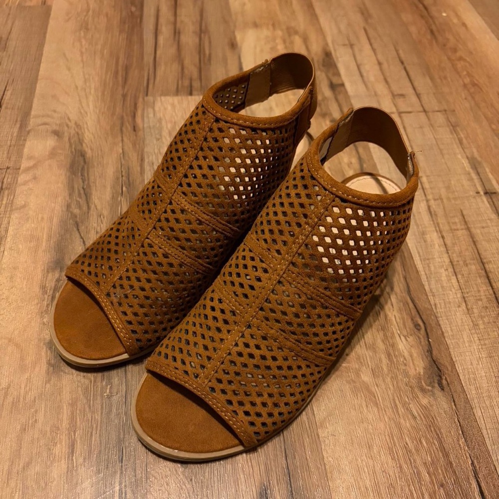 American Eagle Outfitters Tan Wedge Sandals